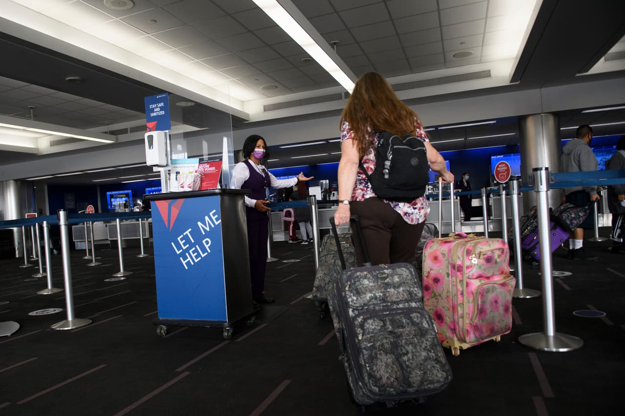 Los Ángeles anuncia multas de $500 para viajeros durante el feriado de Acción de Gracias