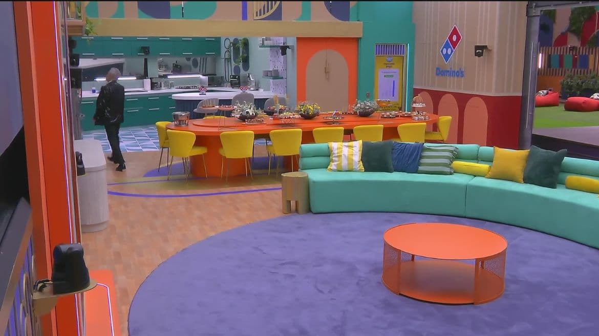 La sala desde otra perspectiva. Recuerda que aquí los habitantes se enlazan con Galilea Montijo