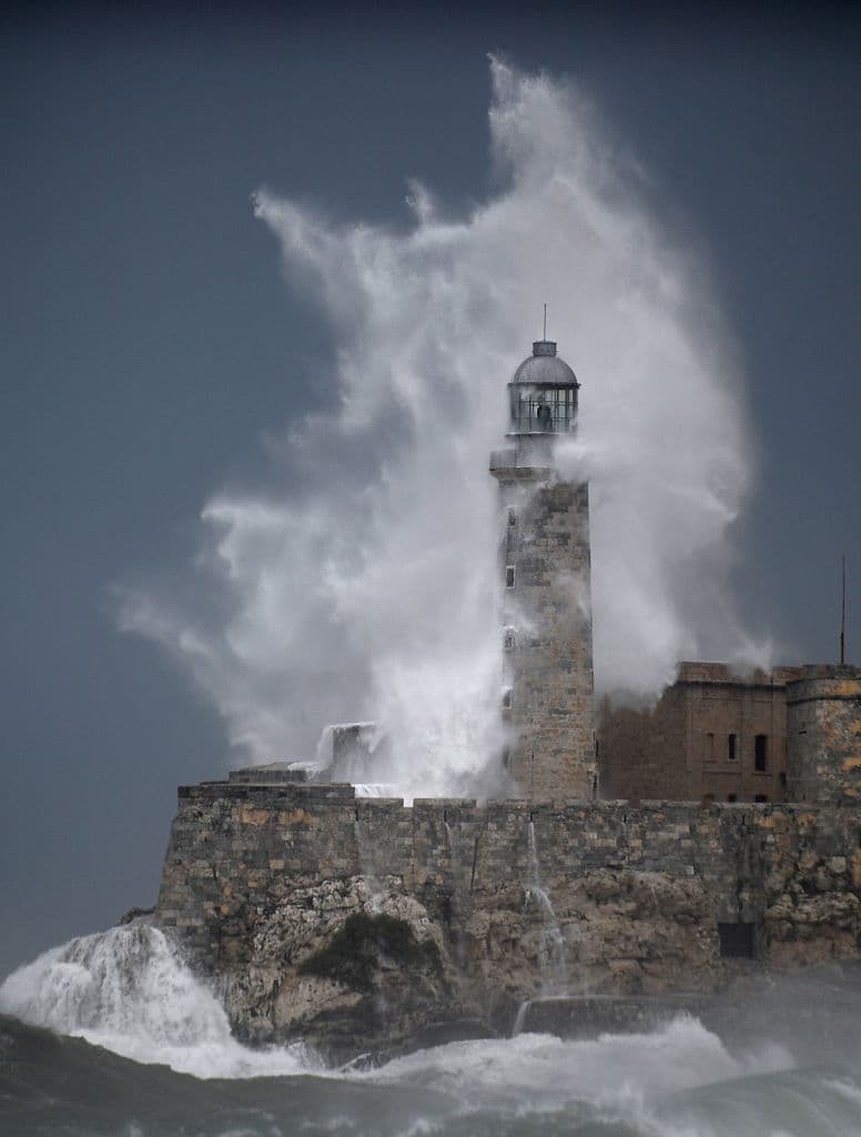 Ni dos semanas pasaron para que continuaran los fenómenos devastadores. Por primera vez en la historia, tres fuertes huracanes se formaron en el Atlántico al mismo tiempo: Irma, José y Katia. Irma resultó el más destructor, llegando a ser categoría 5, primero acabando con el 95% de Antigua y Barbuda, antes de pasar por Puerto Rico y Cuba.