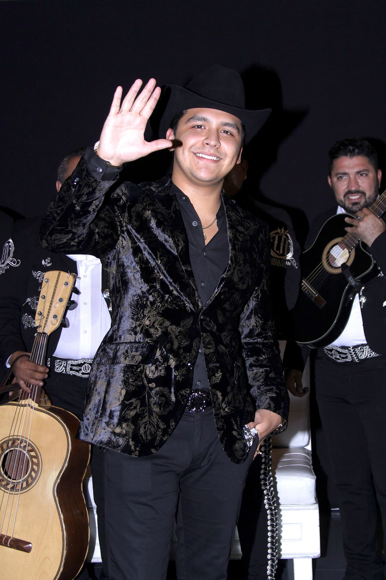 Christian Nodal también podría tener problemas con la ley como "cómplice de un delito federal", y todo por una mascota exótica.