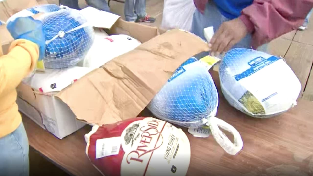 Pavos y cenas de Thanksgiving gratis en el área de Houston: Mira las fechas y lugares para ir a recogerlos