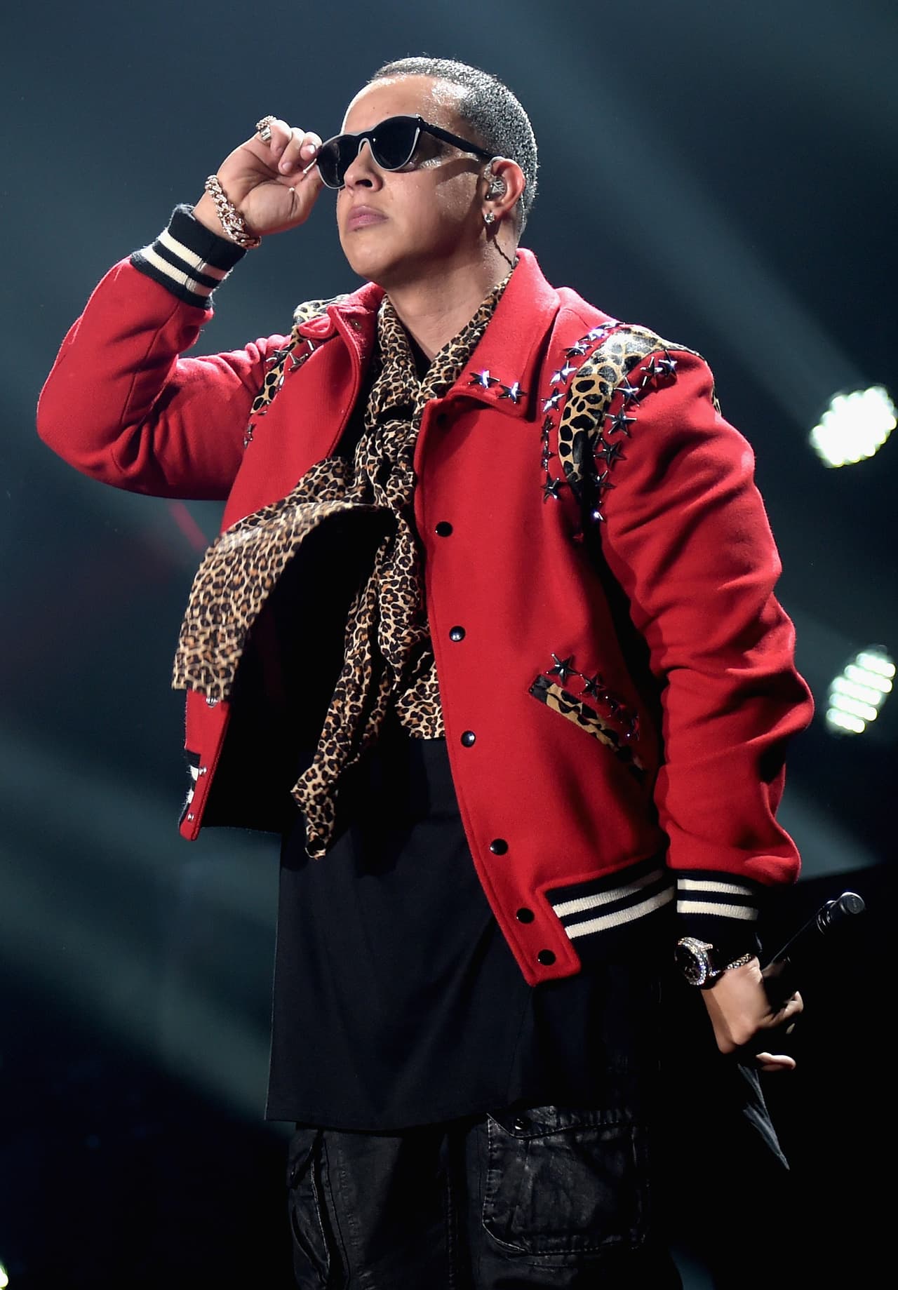 Daddy Yankee, quien ha trabajado con ambos, tampoco ha hecho expresiones sobre este caso.