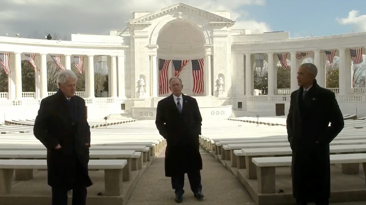 En un video grabado, los expresidentes Barack Obama y George W. Bush y Bill Clinton expresaron sus buenos deseos a Biden y destacaron que aunque políticamente estuvieron separados por difíciles diferencias, al final tienen más cosas en común como estadounidenses.
<br>