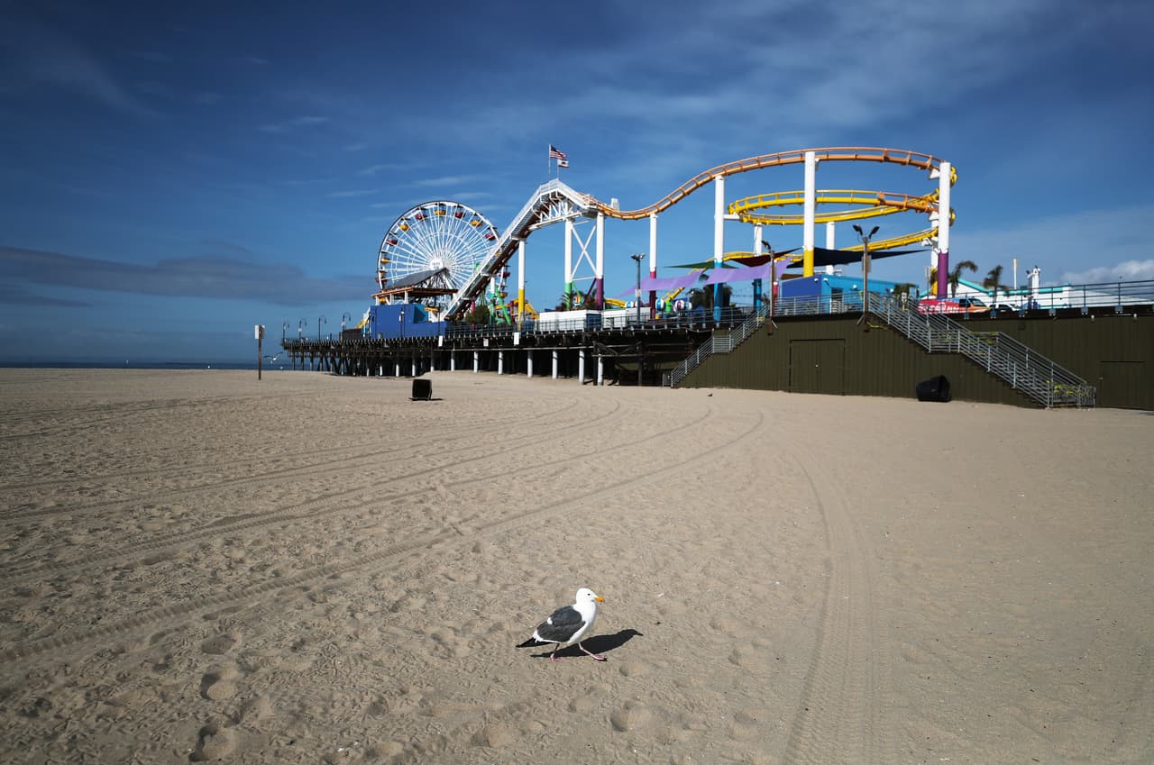 El 
<a href="https://www.univision.com/local/los-angeles-kmex/advierten-temperaturas-sobre-los-95-grados-y-fuertes-vientos-en-el-sur-de-california">Servicio Meteorológico Nacional</a> emitió una advertencia de calor por temperaturas que superarán los 95 grados en algunas ciudades del sur de 
<a href="https://www.univision.com/temas/california">California</a>.