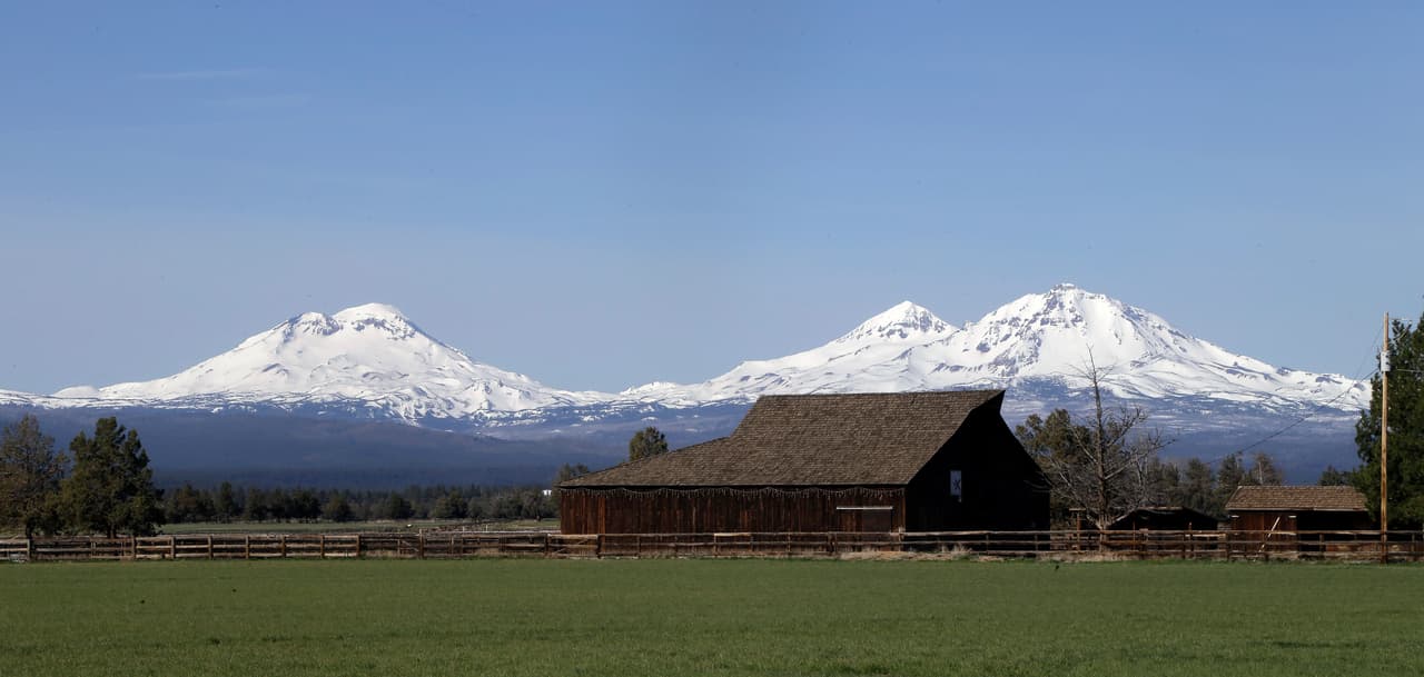 <b>Puesto 7: Three Sisters, Oregon. Índice de amenaza general: 165. </b>Como su nombre lo sugiere es un volcán complejo formado por tres picos, la hermana norte, la hermana media y la hermana sur, que se extienden por 12 millas a lo largo de la Cordillera de la Cascada, en Oregon.