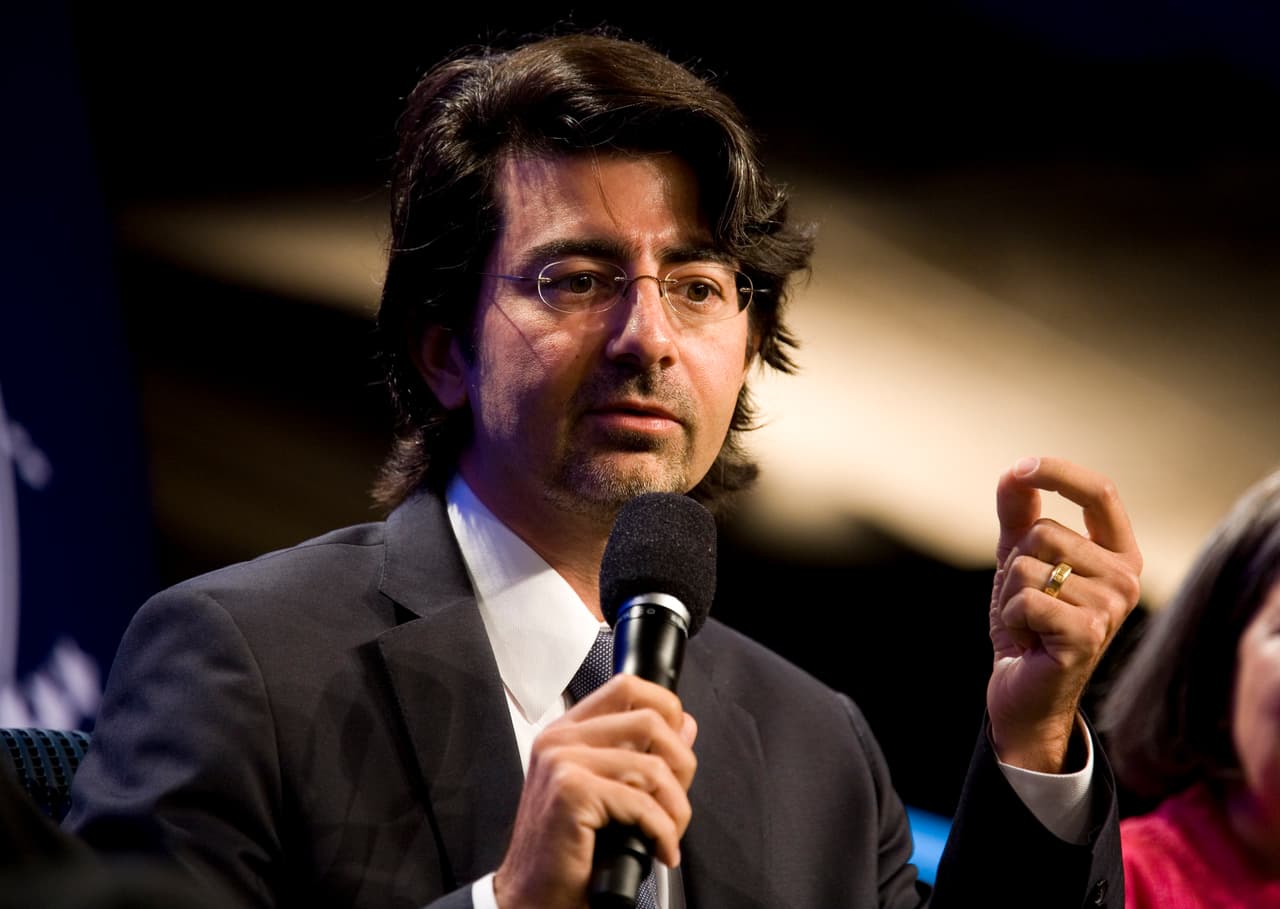 Un importante donante del consorcio de periodistas que lidera esta investigación, Pierre Omidyar (fundador de eBay), tiene un vehículo de inversión en Cayman Island. Su portavoz dijo que lo declaraba al IRS (Oficina de impuestos estadounidense).
<br>