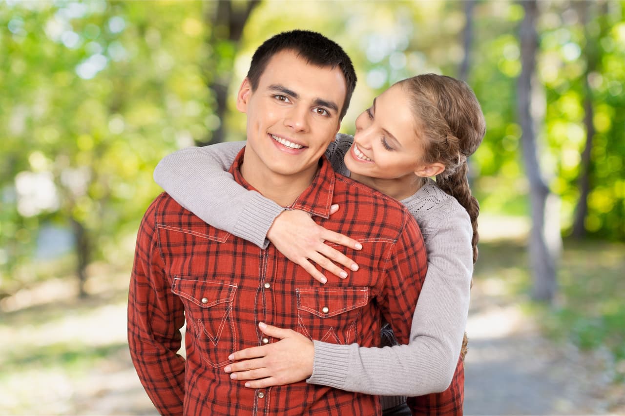 Si descubre, además, que está viendo al futuro padre de familia perfecto, o la madre de sus hijos allá van sus fantasías, y aunque no esté en sus planes casarse o comprometerse seriamente, vive esos momentos como si fueran eternos.