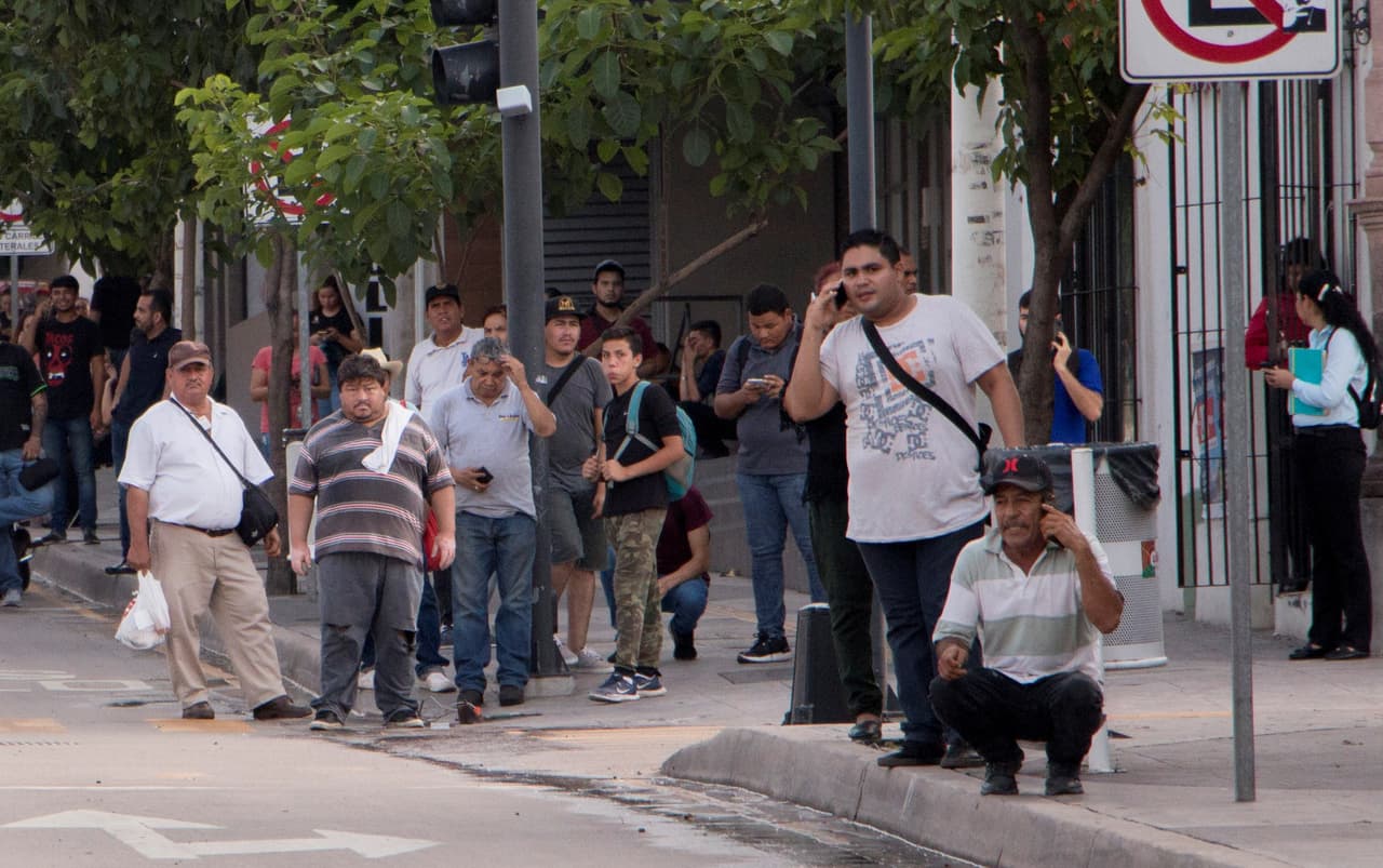 El gobierno de Sinaloa instó a la población a "no salir a las calles y estar muy pendientes de avisos oficiales sobre la evolución de estos acontecimientos".