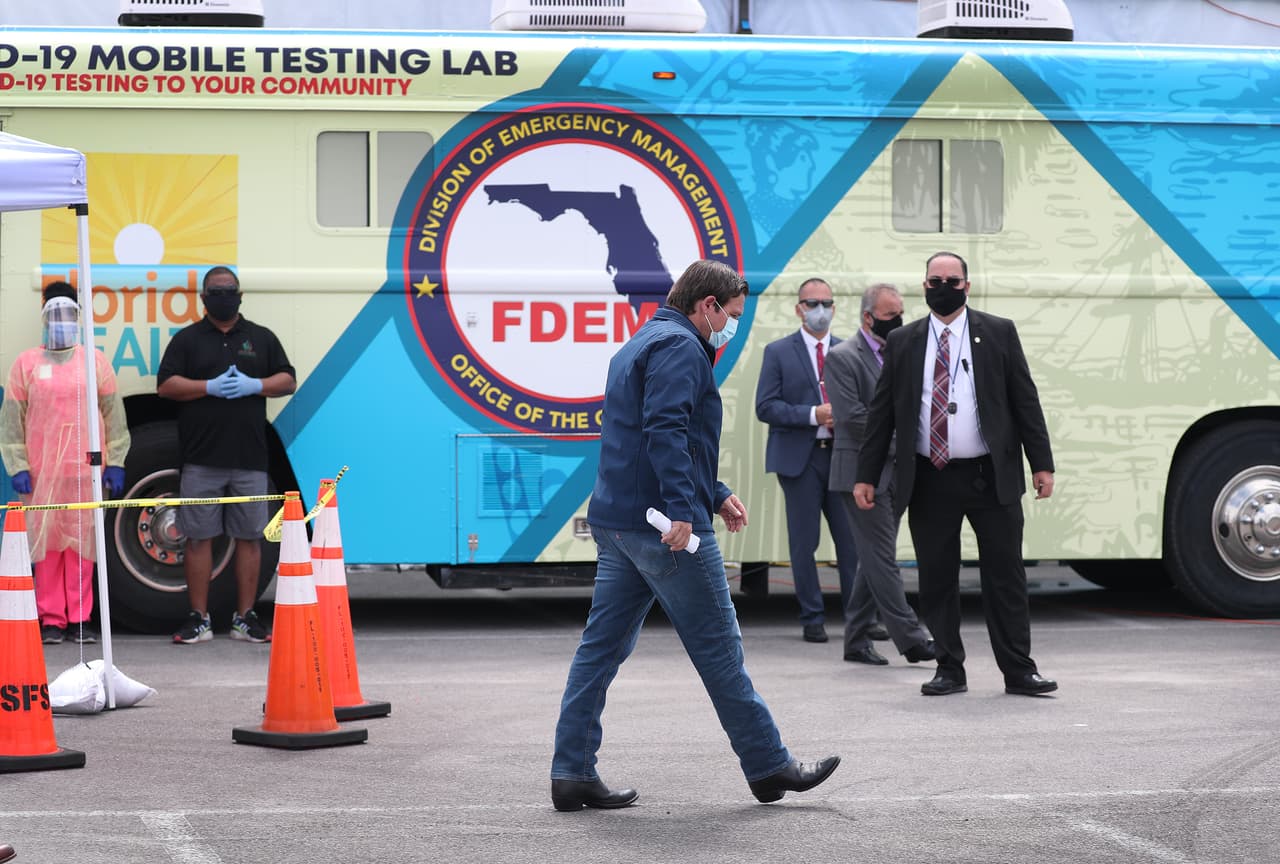 En el evento, en el que también estuvo presente el alcalde de Miami-Dade, Carlos Gimenez, el gobernador también anunció un sistema de descontaminación que estará en el Estadio Hard Rock de Miami Gardens, y tendrá capacidad para limpiar más de 80,000 mascarillas N95 al día. 
<br>
