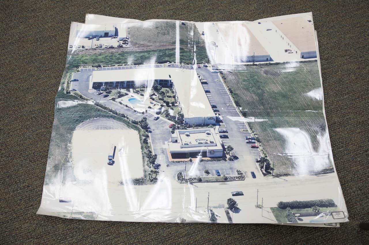Imagen panóramica del motel Days Inn que las seis mujeres y los seis hombres del jurado observaron durante el juicio celebrado en Houston por tres semanas. La defensa de Saldívar solicitó el cambio de jurisdicción porque entendía que en Corpus Christi la entonces acusada no tendría un juicio justo.