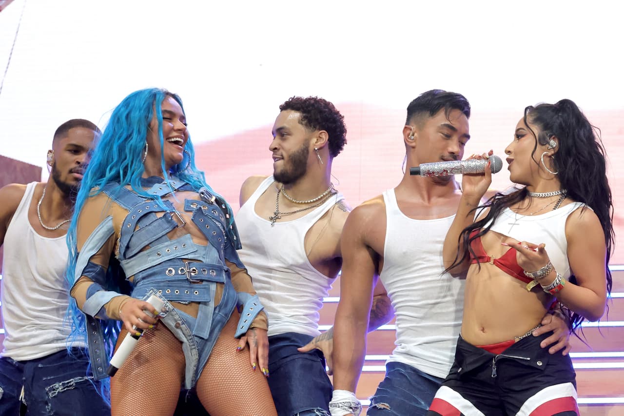 La artista paisa sorprendió a sus seguidores cuando al cantar ‘MAMII’ apareció Becky G