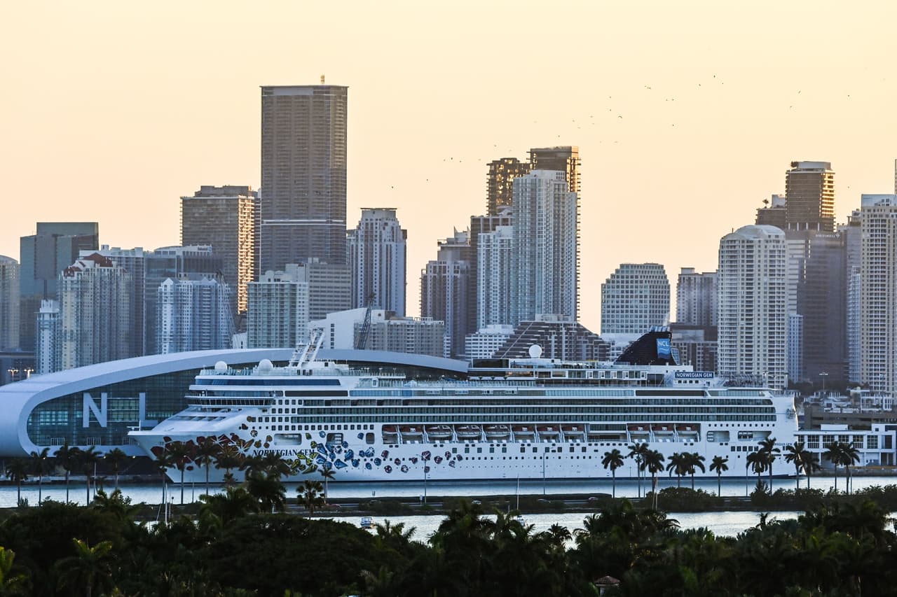 Royal Caribbean, Carnival Cruise Line y Norwegian Cruise Line, dejarán de exigir que los viajeros estén vacunados contra el coronavirus. 
<br>
