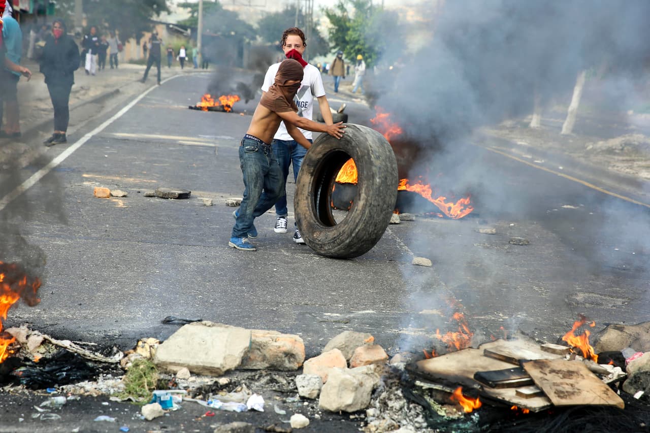 El Frente Nacional de Resistencia Popular (FNRP), que surgió después del golpe de Estado del 28 de junio de 2009 al entonces presidente Manuel Zelaya, ha convocado una "movilización nacional" para defender "la victoria" de Nasralla.