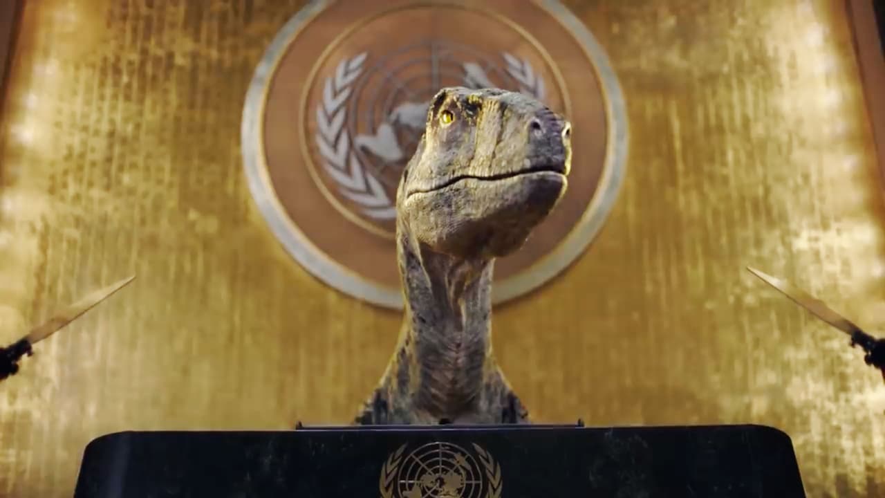<b>"Nosotros tuvimos un asteroide, ¿cuál es su excusa?": el video viral de un dinosaurio en la ONU alertando del desastre climático</b>
<br>
<br>A pocos días de iniciar la COP26, el Programa de la ONU para el Desarrollo publicó un corto donde un dinosaurio irrumpe en la Asamblea General para hablar sobre la inminente extinción ante la que estamos los humanos si los gobiernos no hacen algo para reducir la producción de combustibles fósiles y utilizar los miles de millones que se gastan anualmente en subsidios para ayudar a los países más pobres a afrontar la crisis climática.