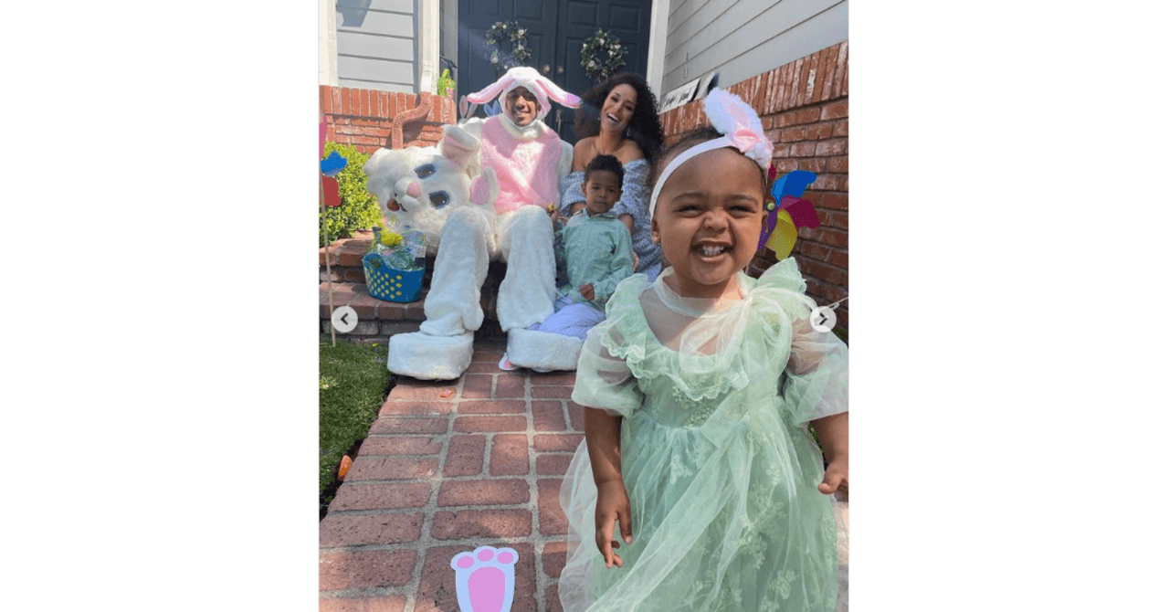 Nick Cannon y Britanny Bell con sus hijos