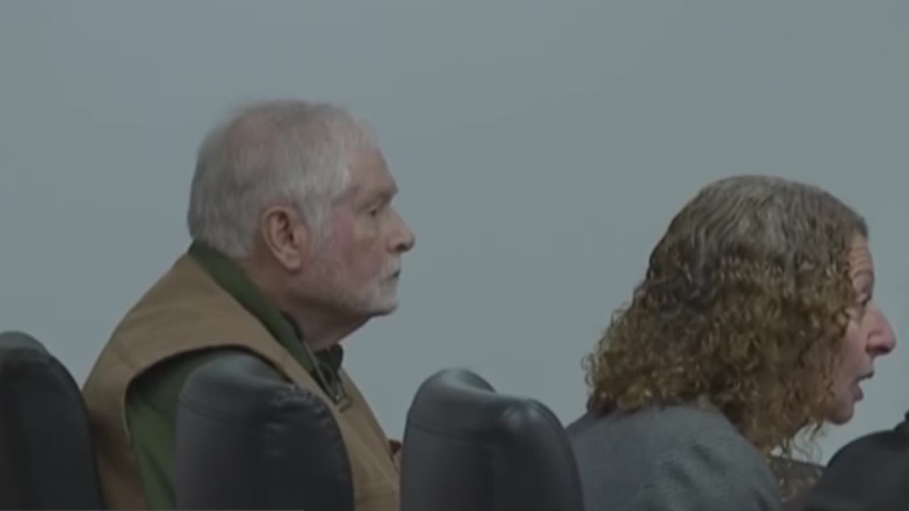 Este jueves se cumplen tres semanas del inicio del juicio contra George Alan Kelly, el ranchero del condado de Santa Cruz acusado de acabar con la vida de Gabriel Cuen-Buitimea, un inmigrante mexicano que cruzó por su propiedad. En los juzgados hubo momentos de tensión durante la audiencia, el juez puso un límite de cinco minutos para la defensa y luego los redujo a cuatro. En la sesión, se dio a conocer que el jurado estaría visitando el lugar donde fue hallado el cuerpo de la víctima.