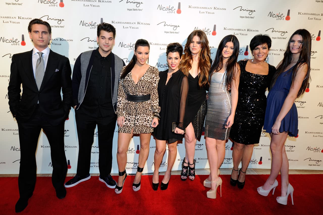 Asimismo, en más de una ocasión ha asistido a importantes eventos acompañada con sus retoños: Kim, Khloé, Kendall, Kylie, Kourtney y hasta Rob, quien se mantiene más alejado de las cámaras.