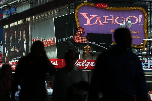YAHOO!- Esta compañía anunció que eliminará unos 2,000 empleos como parte de la reestructuración de su portal de internet, con esta medida se espera un ahorro anual de unos $375 millones.