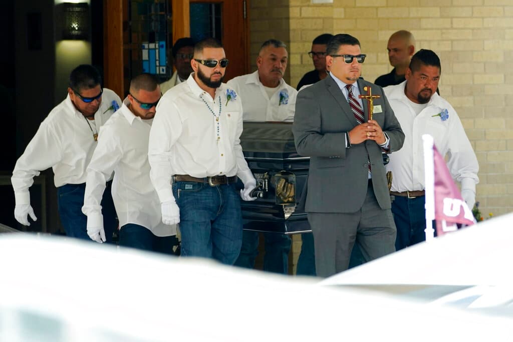 Irma y Joe habrían cumplido 25 años de casados el 28 de junio. “Realmente creo que Joe murió con el corazón roto y perder al amor de su vida fue demasiado para soportar”, dijo una prima de Joe.
<br>
<br>