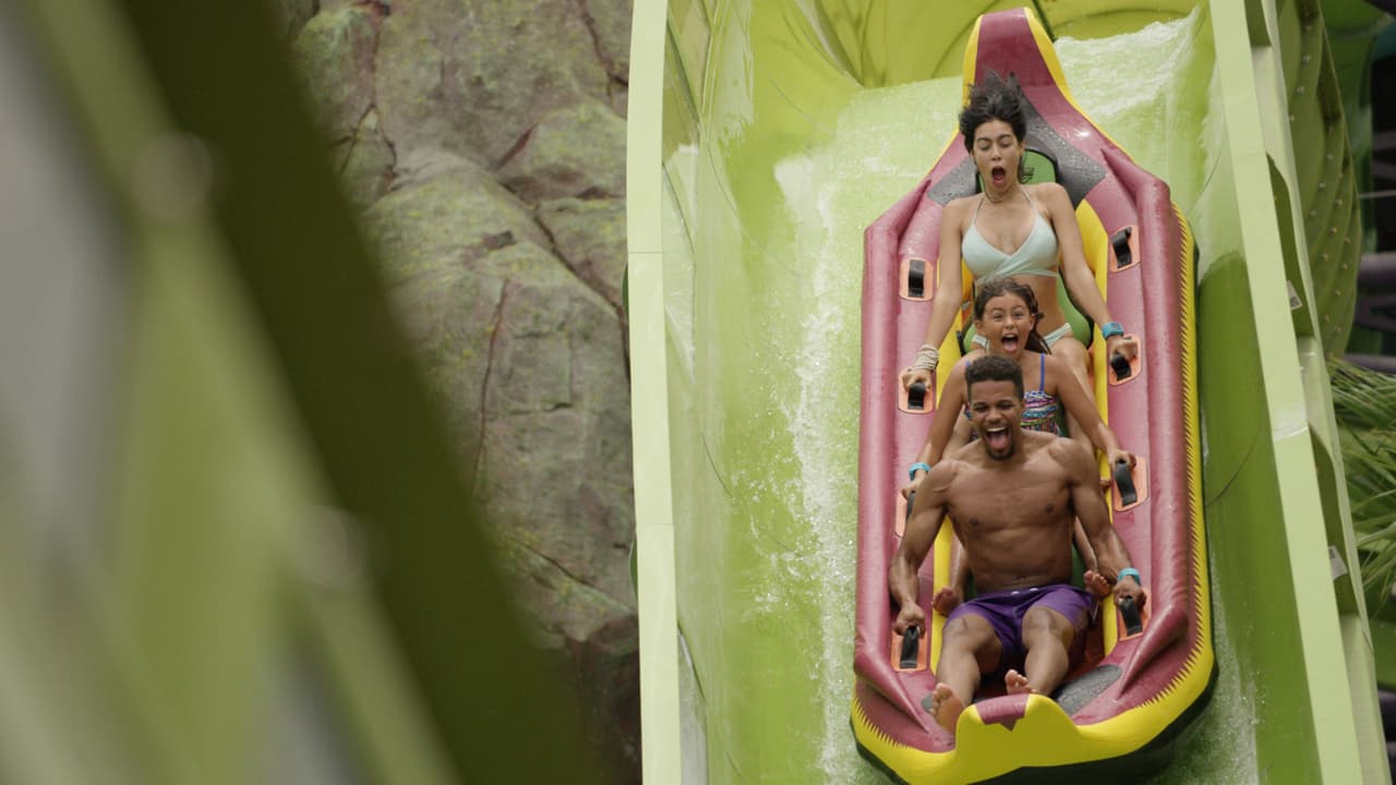 Con la compra de un boleto, los visitantes podrán acceder a más de 
<b>100 opciones de bebidas</b> con recargas ilimitadas en un 
<b>Vaso de Recuerdo Volcano Bay Freestyle </b>sin costo adicional.