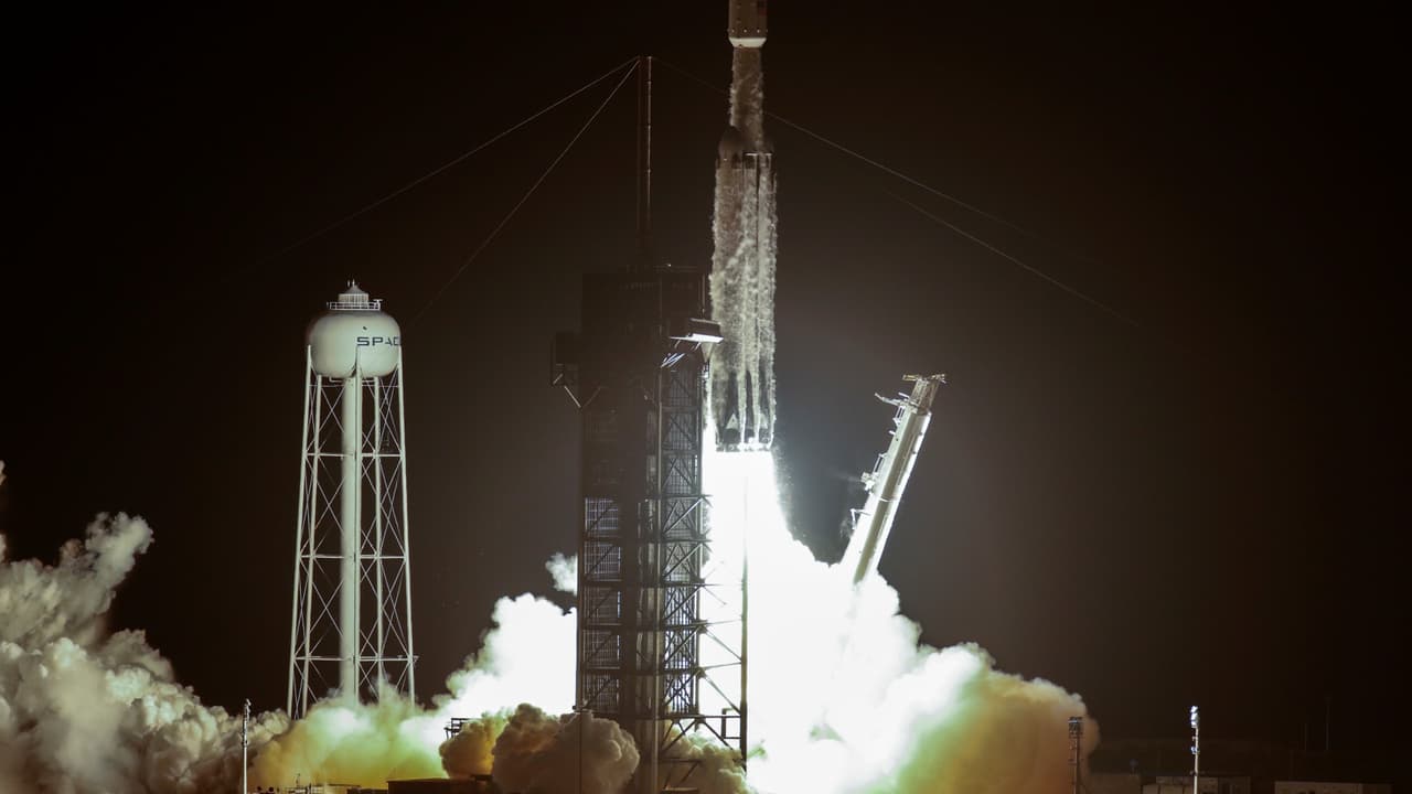Las cenizas de 152 personas iban en el cohete ‘Falcon Heavy’ que despegó en Florida: costó $5,000 cada gramo 