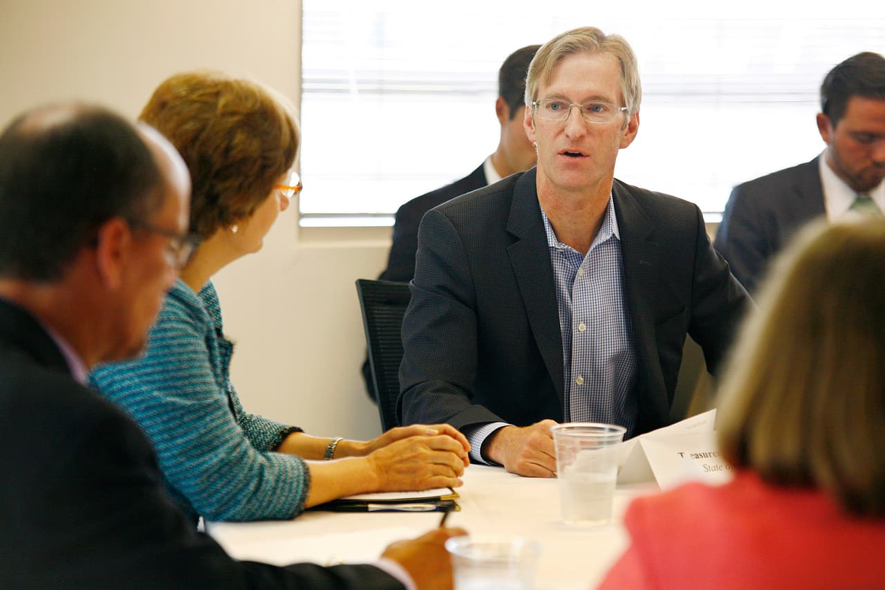 El alcade de Portland, Ted Wheeler.