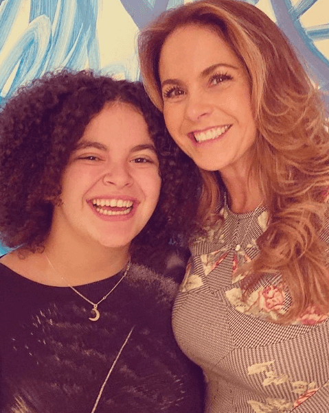 Adicional a sus apariciones en el escenario, la más pequeña del clan ha protagonizado las redes de sus mamá en diversas ocasiones. Por ejemplo, en febrero de 2022 la actriz de ‘Alborada’ la llamó “mi persona favorita”.