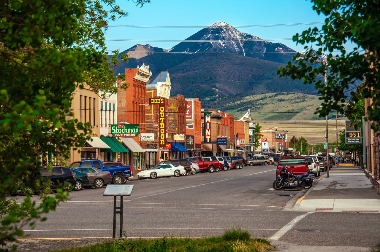 <h3 class="cms-H3-H3">Puesto 8. Montana.</h3>
<br>
<br>El dinero federal supone el 43.73% de los ingresos de Montana, el segundo más alto de todo el país. Al comparar cuánto recibe por cada dólar que ingresa a través de los impuestos sobre la renta, la relación es de $1.06, el noveno margen más alto. El 3.9% de su población es de origen latino.
