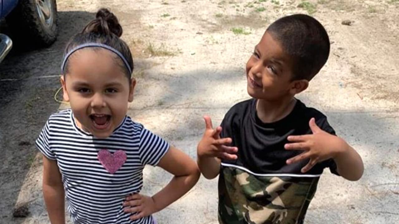 Hallan los cuerpos de dos hermanos hispanos arrastrados por un arroyo en Smithfield
