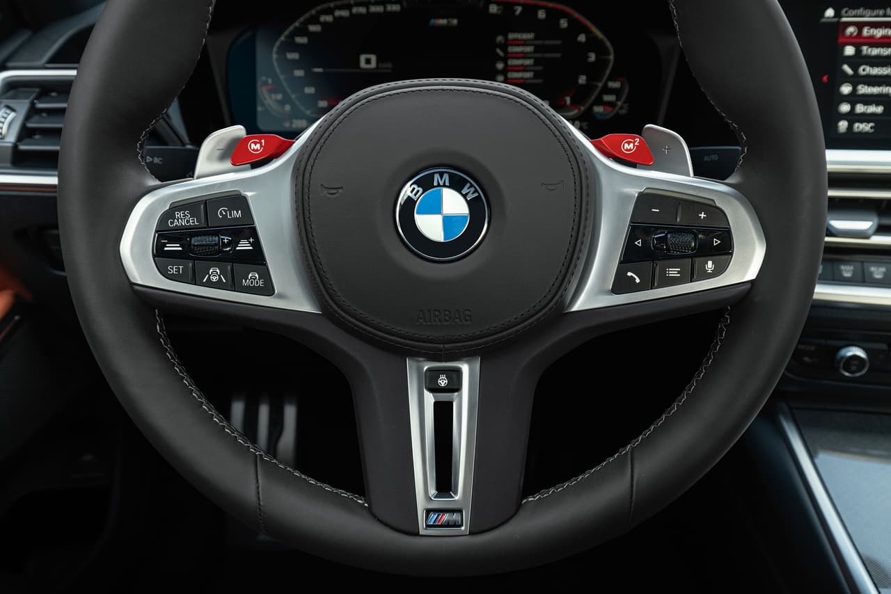 BMW planea que el M3 llegue a los concesionarios en marzo de 2021 con un precio inicial de 69,900 dólares más 995 dólare por costos de destino.