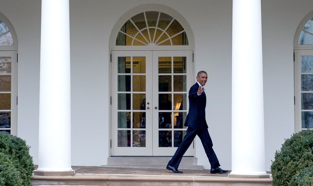 WASHINGTON, DC - JANUARY 20: U.S. President Barack Obama walks on the colonnade after leaving the Oval Office for the last time as President, in Washington, D.C. on January 20, 2017. Later today President-Elect Donald Trump will be sworn-in as the 45th President. (Photo by Kevin Dietsch-Pool/Getty Images)