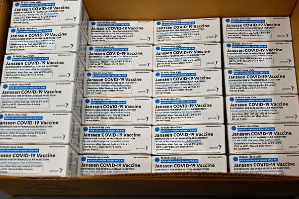 Los ensayos clínicos mostraron que fue 67% eficaz para prevenir la enfermedad de covid-19 de moderada a grave/crítica que se presenta al menos 14 días después de la vacunación y un 66% de eficacia para prevenir la enfermedad de moderada a grave / crítica al menos 28 días después de la vacunación.
