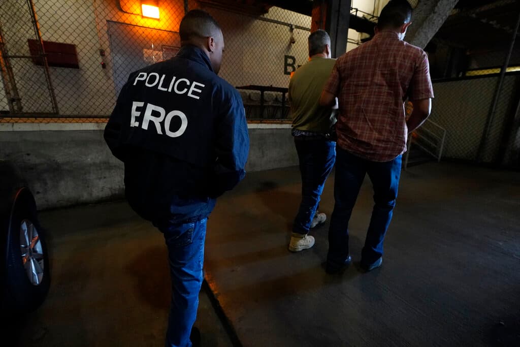 Un testimonio que muestra las cárceles de ICE en las que Trump promete arrestos masivos de inmigrantes