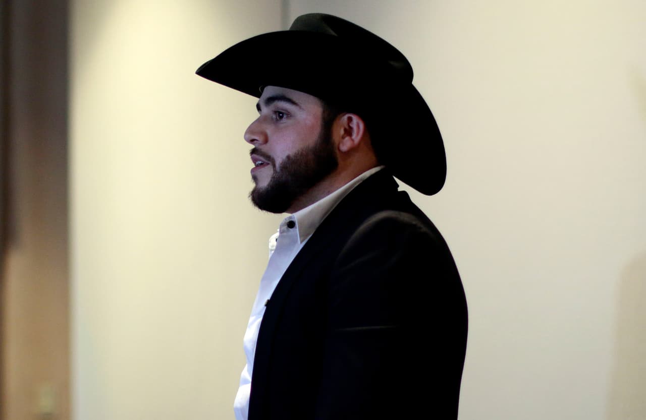Así fue como el cantante de corridos Gerardo Ortiz aceptó una riesgosa cooperación con el FBI  