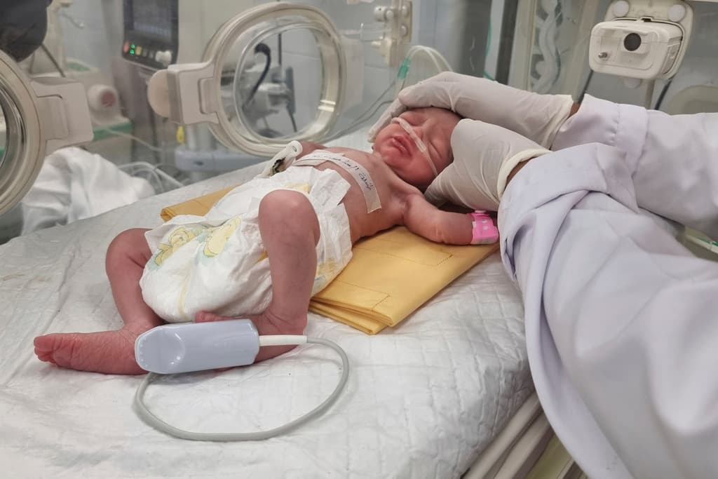 Muere la bebé palestina que nació tras una cesárea de urgencia a su madre muerta por un ataque israelí