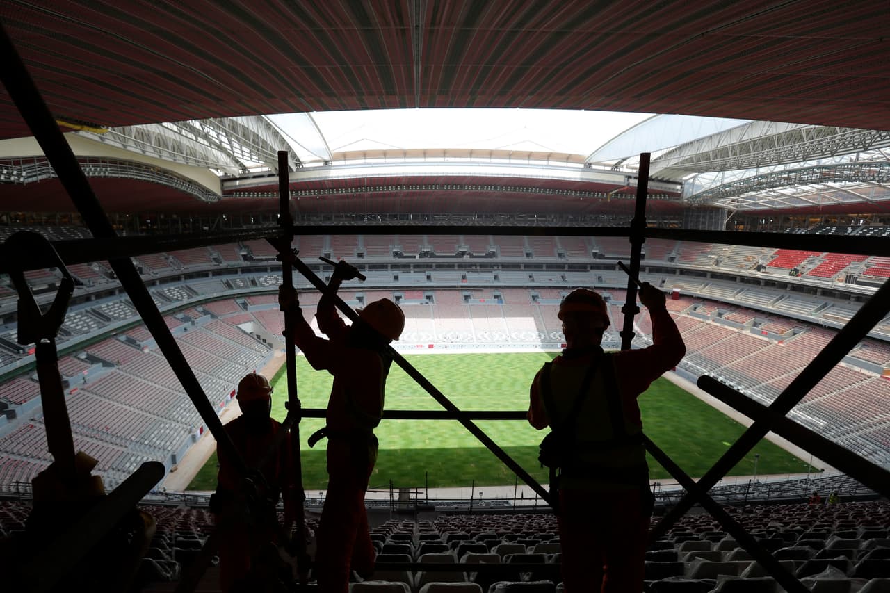 Así trabajaron en el estadio Al Bayt, a unas 30 millas de Doha, en 2019.