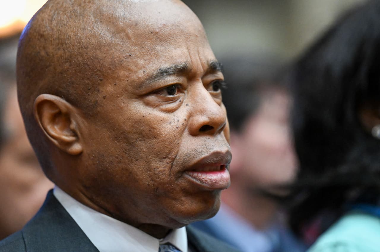 Lo que se sabe de la acusación por agresión sexual contra el alcalde de Nueva York, Eric Adams