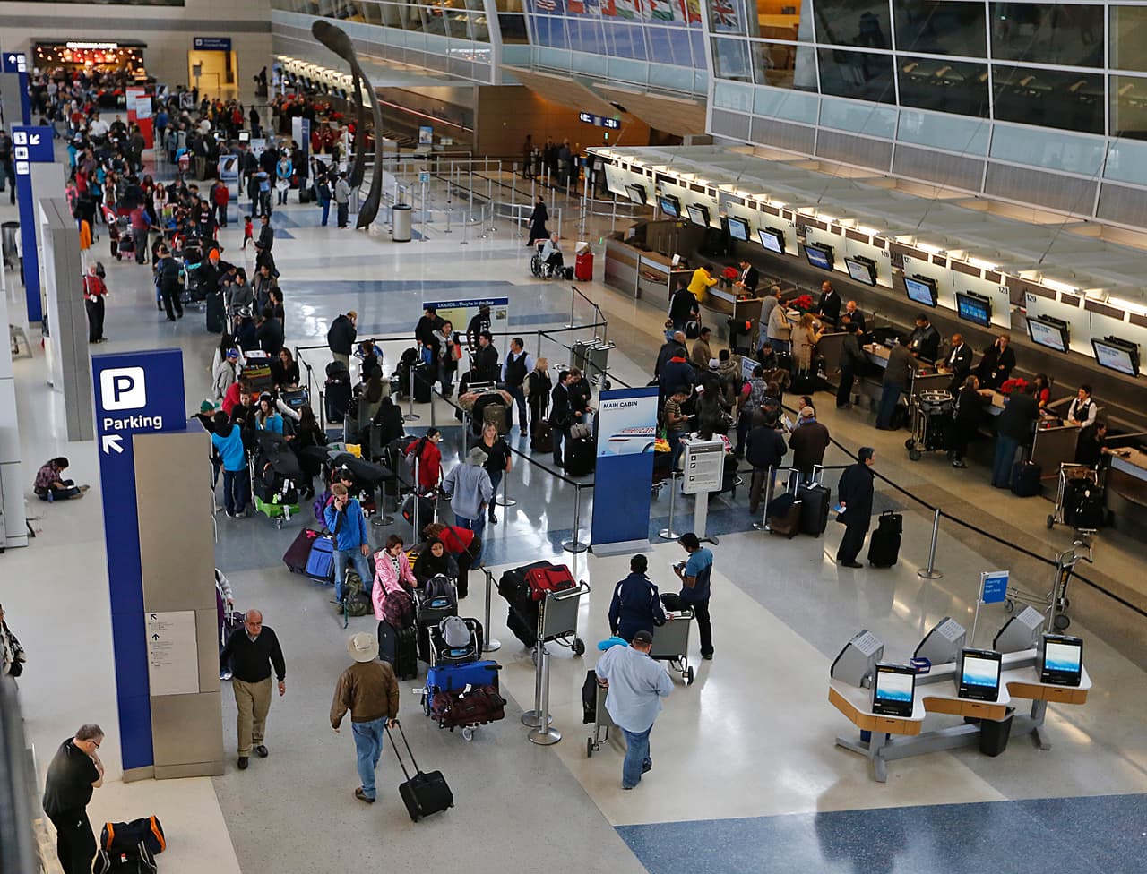 <b>2. Dallas/Fort Worth International Airport (DFW)</b> con 217.