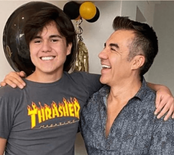 Este 30 de junio Adrián Uribe está de manteles largos por el cumpleaños 17 de su hijo Gael.
