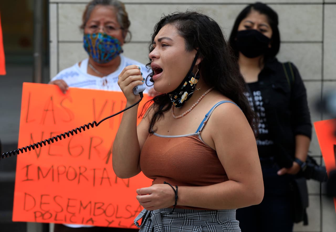 "Todos aquellos que se atrevieron a soñar, tienen un hogar seguro en 
<a href="https://www.univision.com/local/los-angeles-kmex" target="_blank">Los Ángeles</a>, la que siempre será una ciudad de posibilidades y oportunidades", agregó Garcetti.