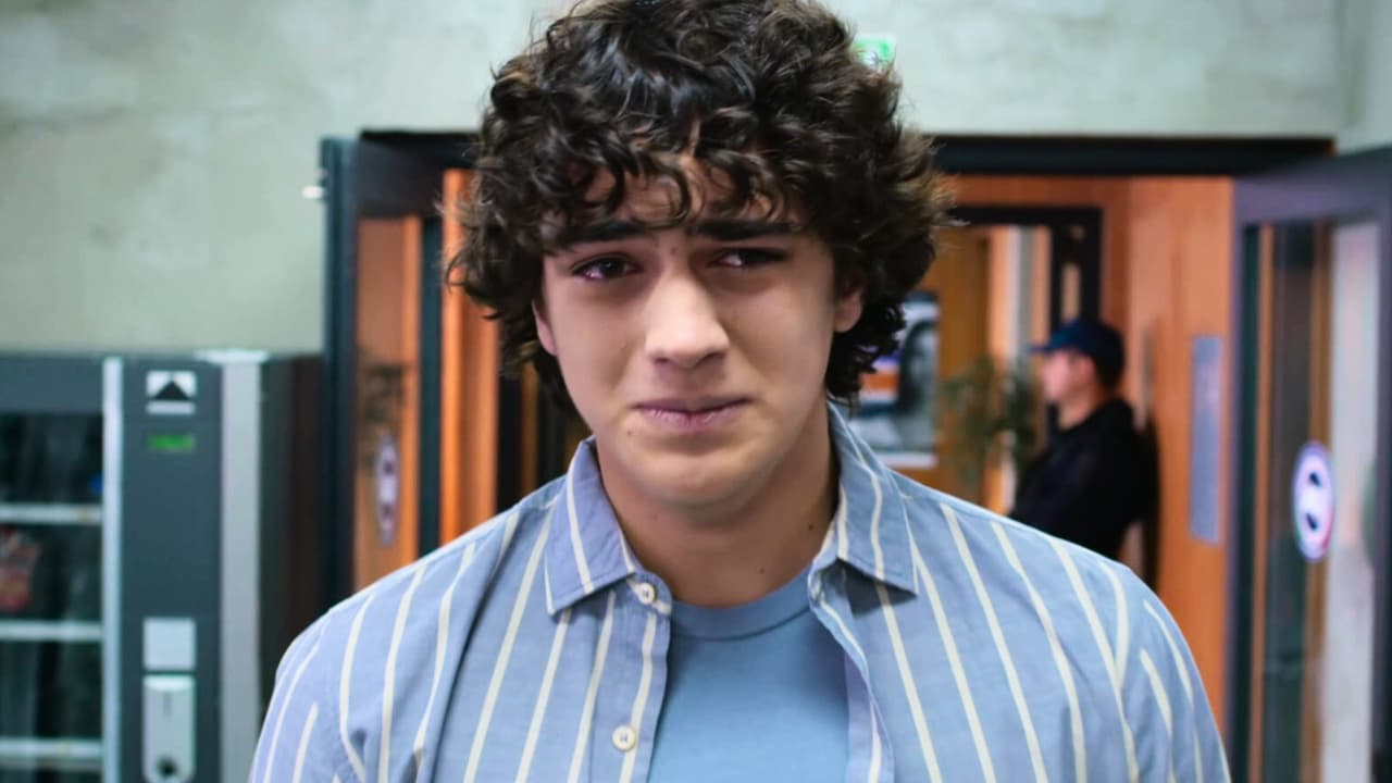 Adrián confiesa ante Roberto el crimen que cometió