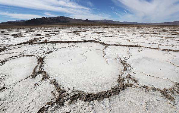 Desde finales de 2019, expertos geólogos advirtieron que los cambios de temperaturas máximas serían dramáticos y prolongados. Además, advirtieron que la temporada de incendios en la costa oeste sería la más terrible en estados como California.