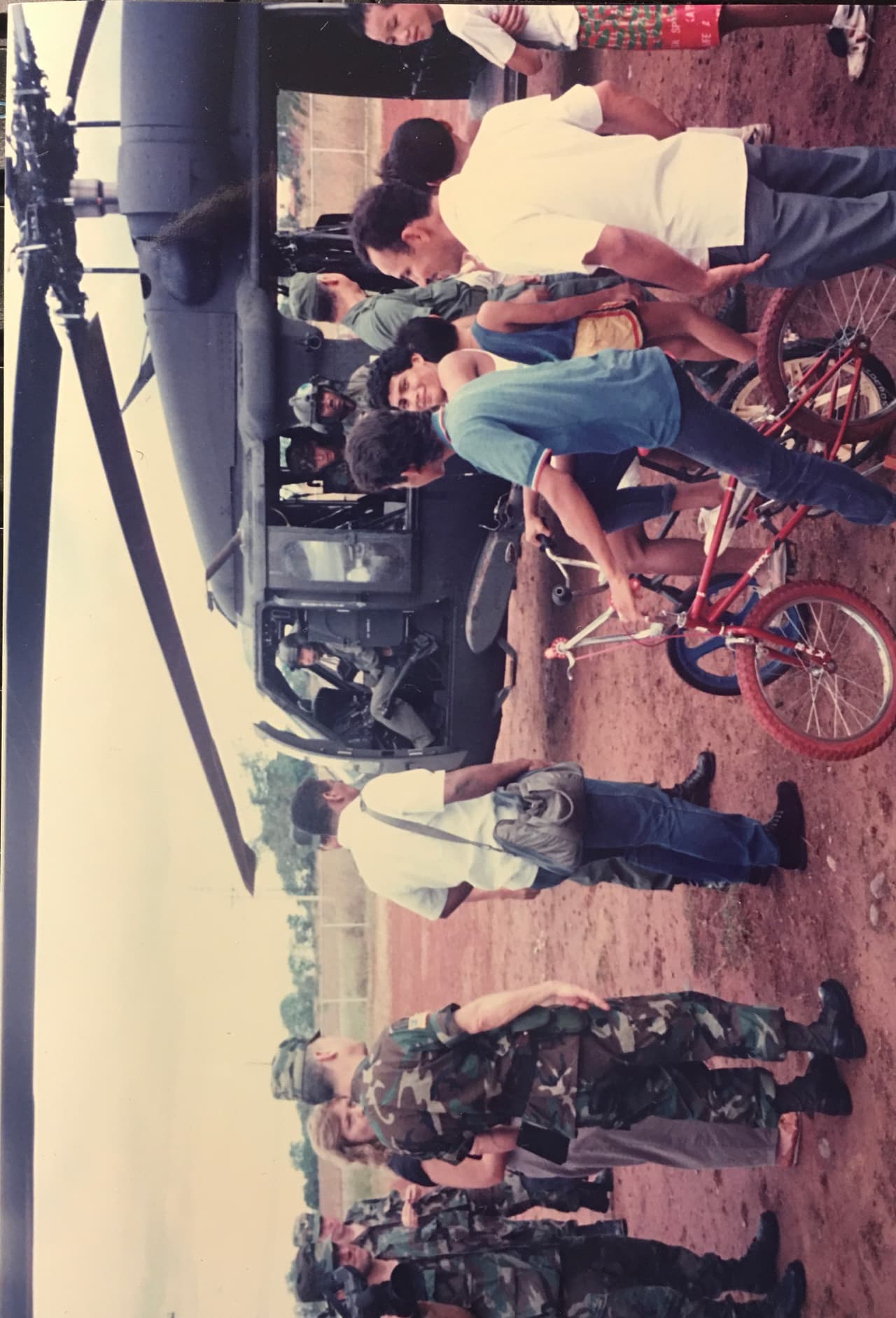 Hijo de un mecánico criado en la frontera de Texas con México, podría ser el típico tejano. Alto, musculoso y toscamente apuesto, tenía un aspecto que no dejaba entrever sus 50 años de edad.