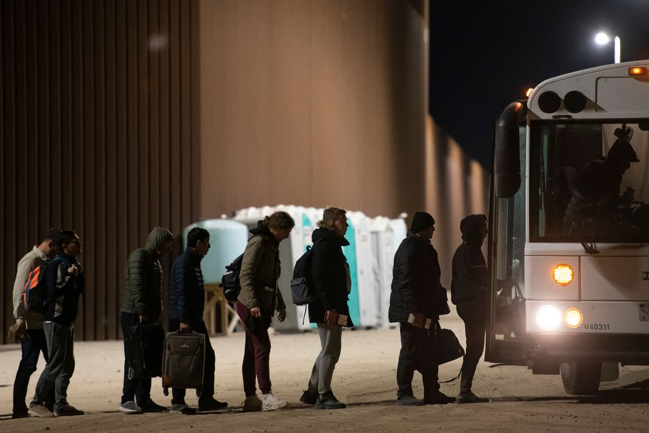 Arizona seguirá enviando a los inmigrantes fuera de las comunidades fronterizas