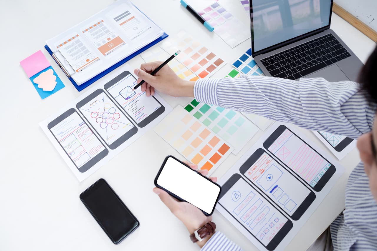 <b>2. Director de marketing</b>
<br>
<br>Salario promedio: 90,561 dólares al año.
<br>
<br>Supervisan los equipos para garantizar que las campañas de marketing tengan éxito. Desarrollan conceptos y presupuestos, resuelven problemas dentro de su equipo y mantienen una comunicación abierta con los clientes y proveedores de la empresa. El 10% de estos empleados gana cerca de 151,000 dólares al año.
<br>