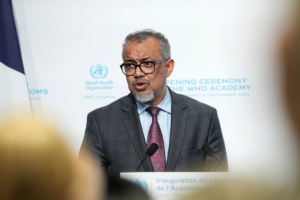El jefe de la OMS estaba en el aeropuerto de Yemen cuando fue bombardeado por Israel "a solo unos metros de donde estábamos"