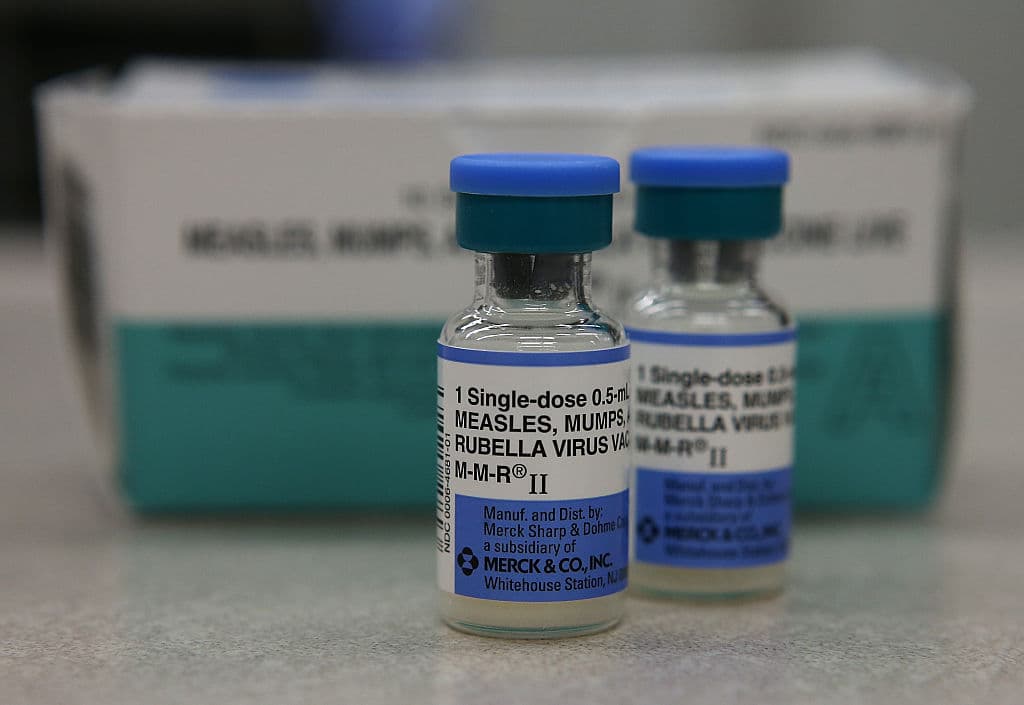 Si cree que puede haber estado expuesto y tiene síntomas, comuníquese con su proveedor de atención médica o llame a la línea directa gratuita al 1-877-PA-HEALTH.
<br>