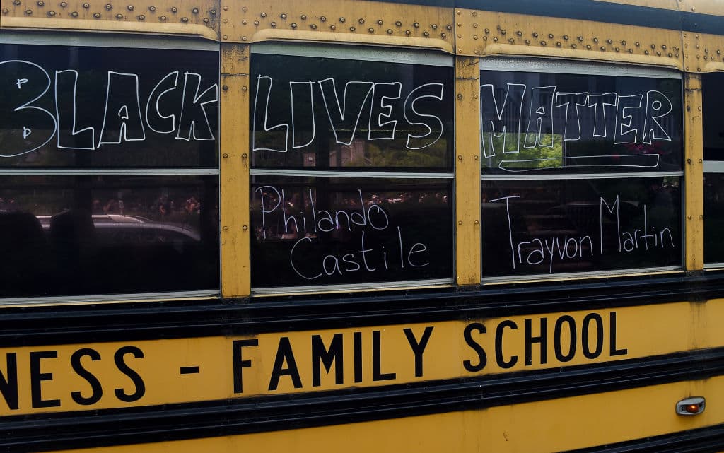 Racismo escolar: alumnos blancos 'subastaron' a sus compañeros negros como esclavos
