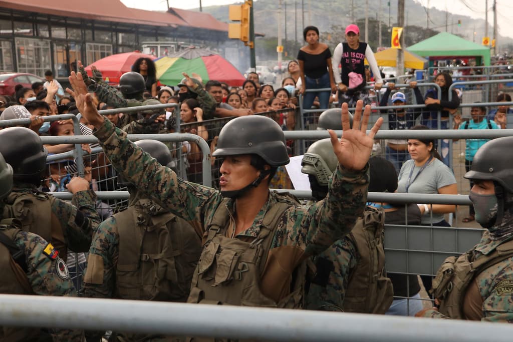 Hay más de 30 muertos: 6 claves sobre el caos en las cárceles de Ecuador que llevó a declarar una emergencia nacional