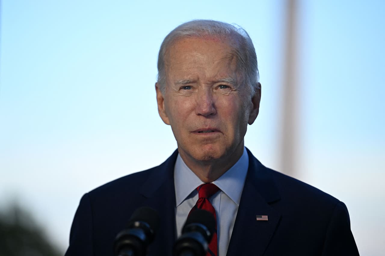 <b><a href="https://www.univision.com/noticias/estados-unidos/biden-anuncia-estados-unidos-abate-ayman-al-zawahri-al-qaeda-afganistan">EEUU abate a Ayman al Zawahiri, líder de Al Qaeda </a></b>
<br>
<br>Ayman Al Zawahiri, líder de Al Qaeda y uno de los terroristas más buscados del mundo, fue asesinado el 1 de agosto en un ataque aéreo estadounidense en Afganistán, según confrimó ese día el presidente Joe Biden. La muerte de Al Zawahiri, supervisor de los ataques del 11 de septiembre de 2001 junto con el fundador del grupo, Osama bin Laden, fue descrita por el mandatario como “una medida más de cierre” a las familias de las víctimas de los ataques” de aquel fatídico 11 de septiembre. 
<br>